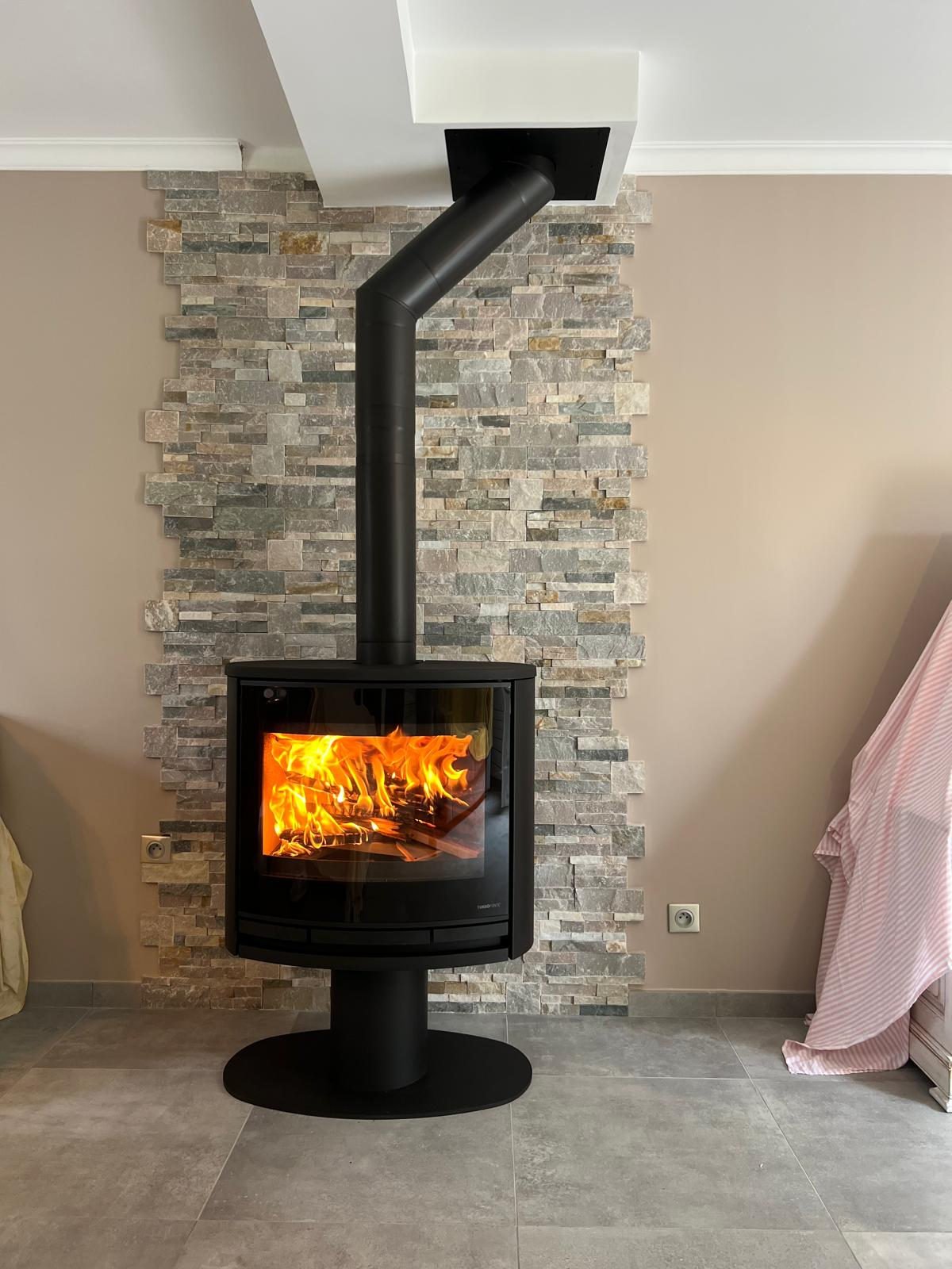 Poêle à bois installé par FlaMMeo